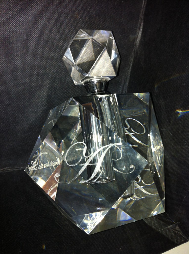 Crystal_Glass_Laser_Engraved_Peronalized_Luxury_Perfume_Bottle